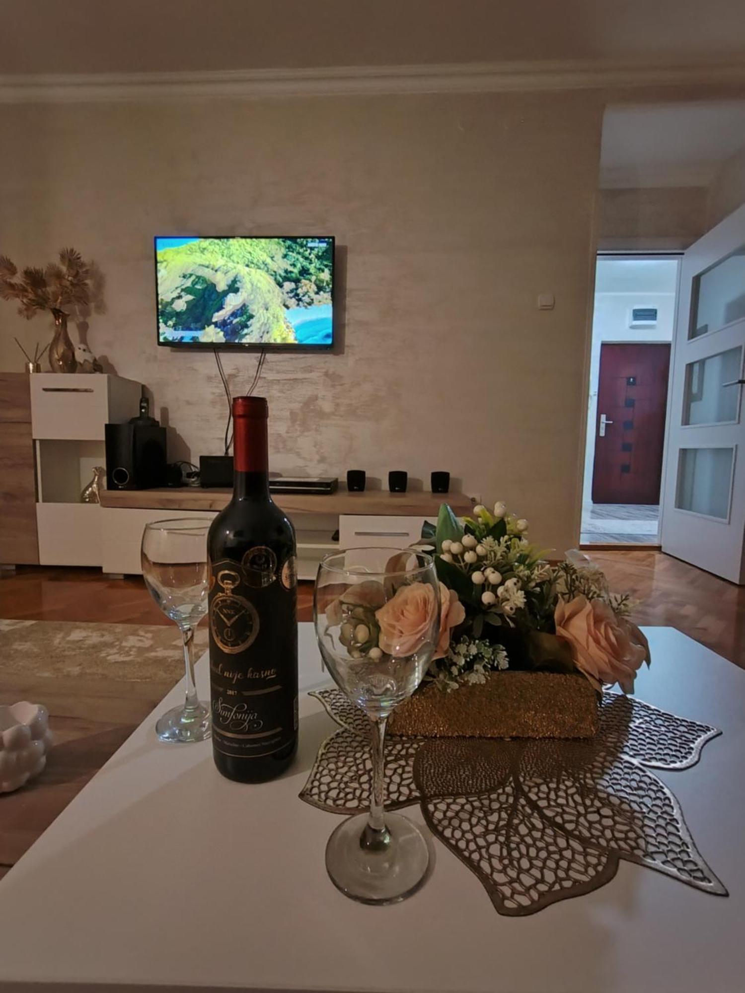 Vemiur Apartamento Čačak Exterior foto