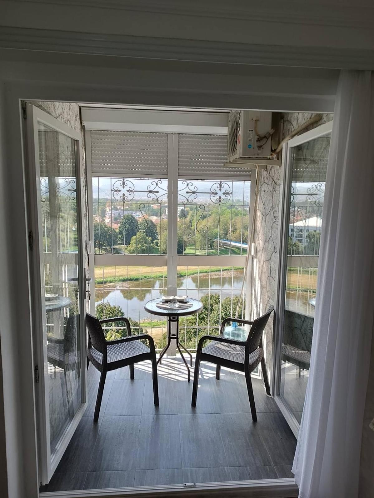 Vemiur Apartamento Čačak Exterior foto