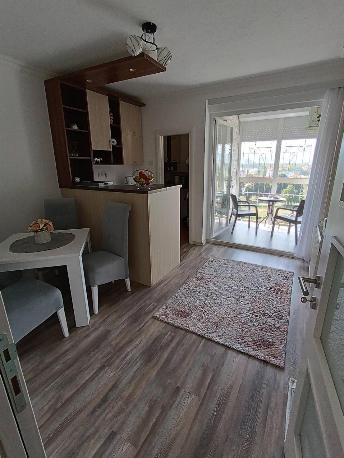 Vemiur Apartamento Čačak Exterior foto