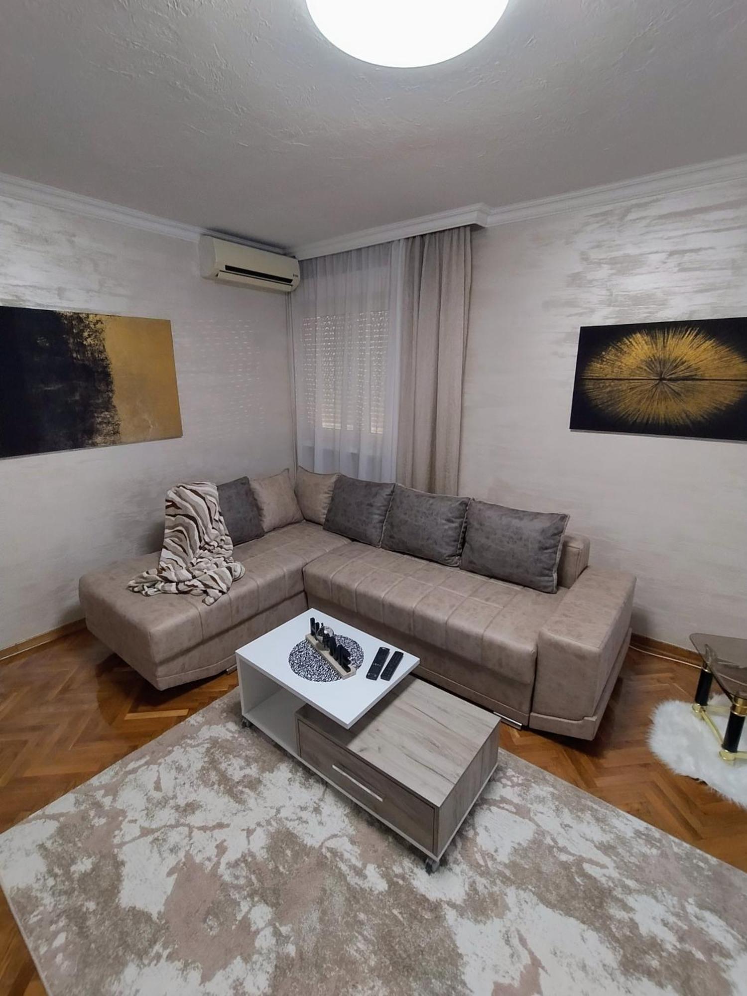 Vemiur Apartamento Čačak Exterior foto