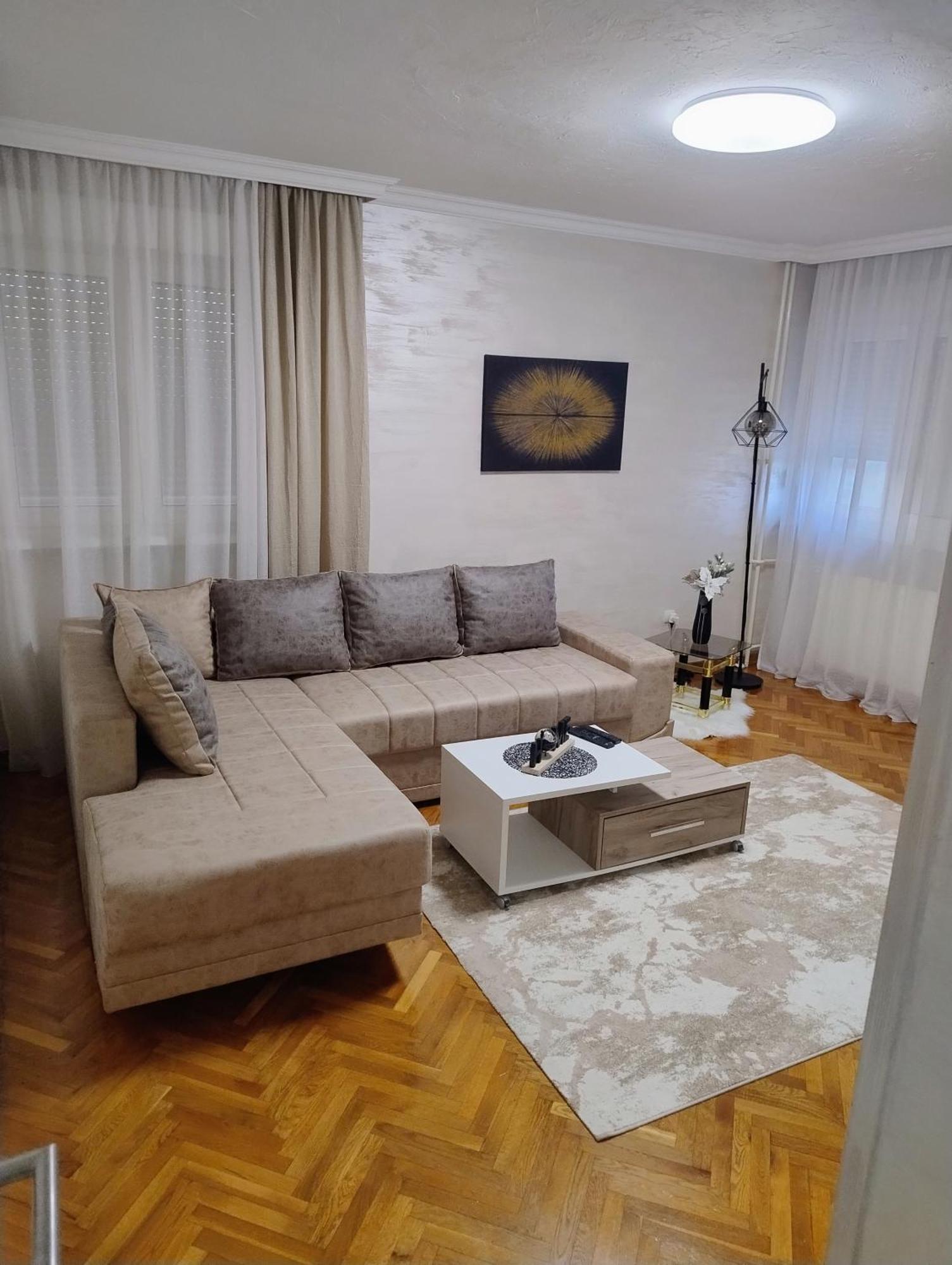 Vemiur Apartamento Čačak Exterior foto